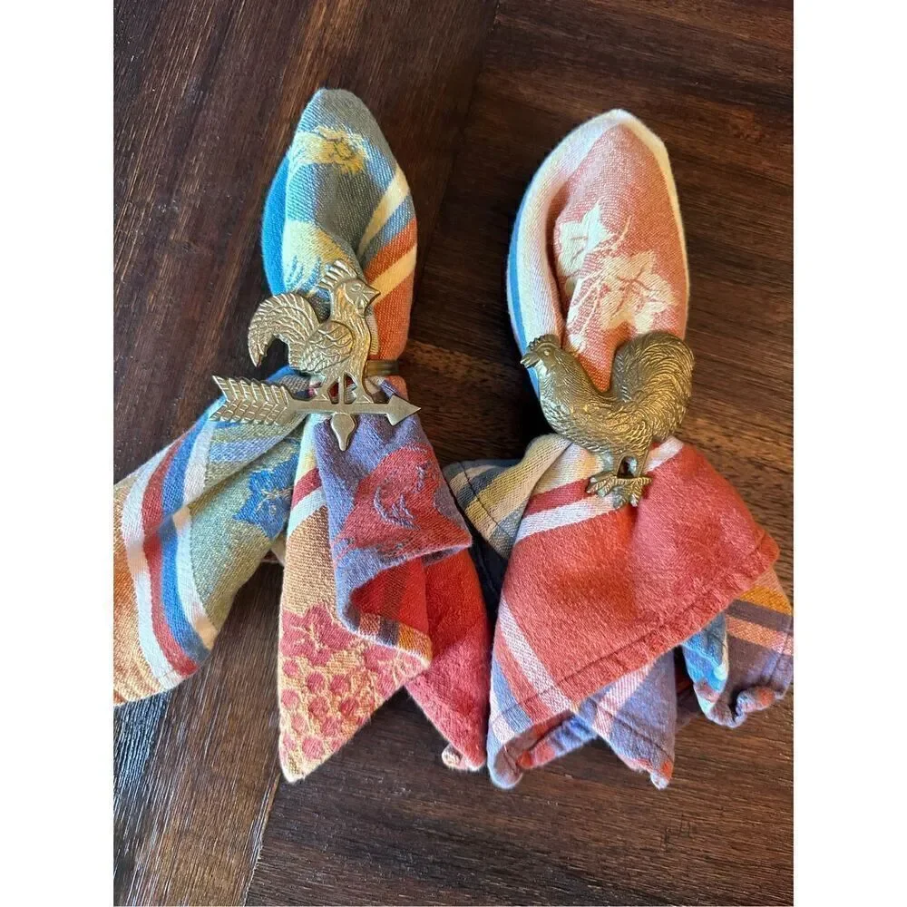 Set of 4 vintage brass rooster and Chicken napkin rings with napkins